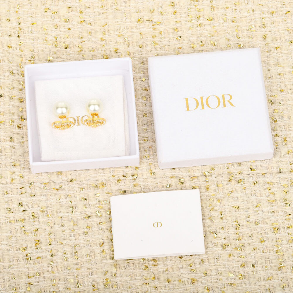 D10r PEARL EARRINGS