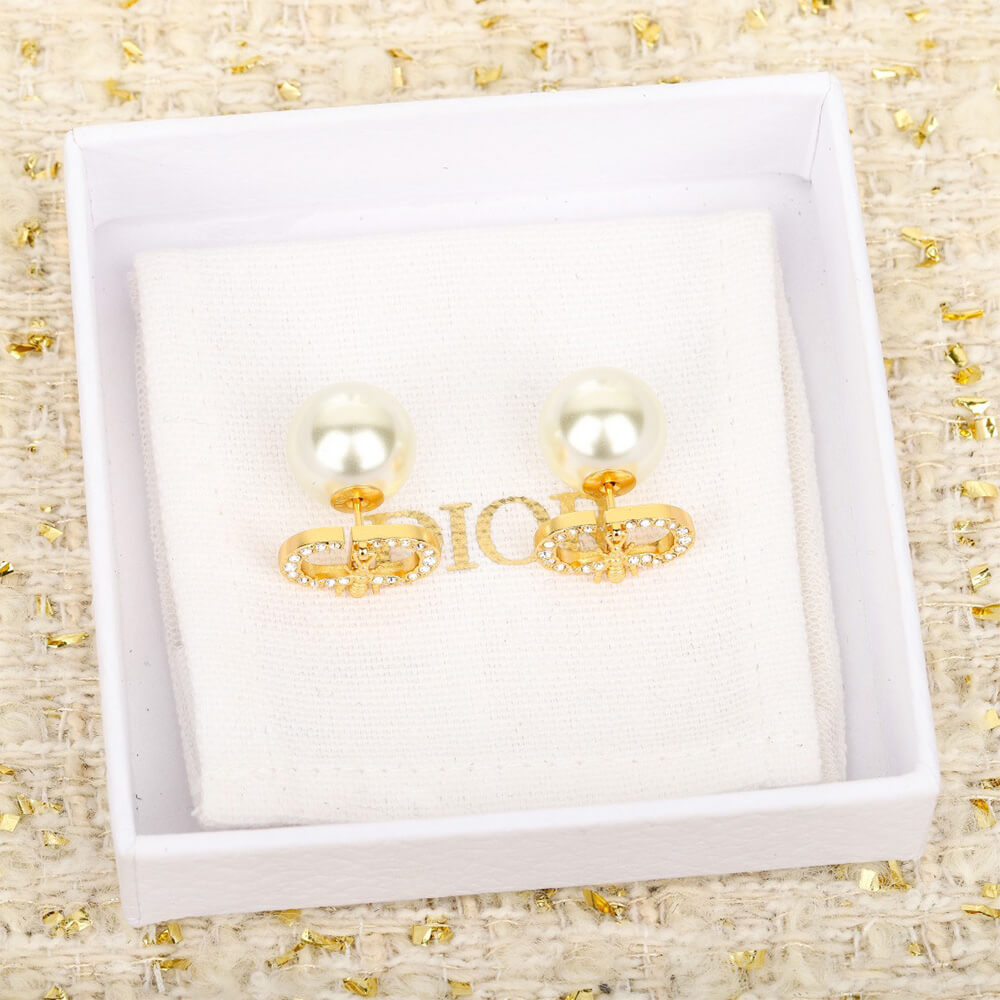 D10r PEARL EARRINGS