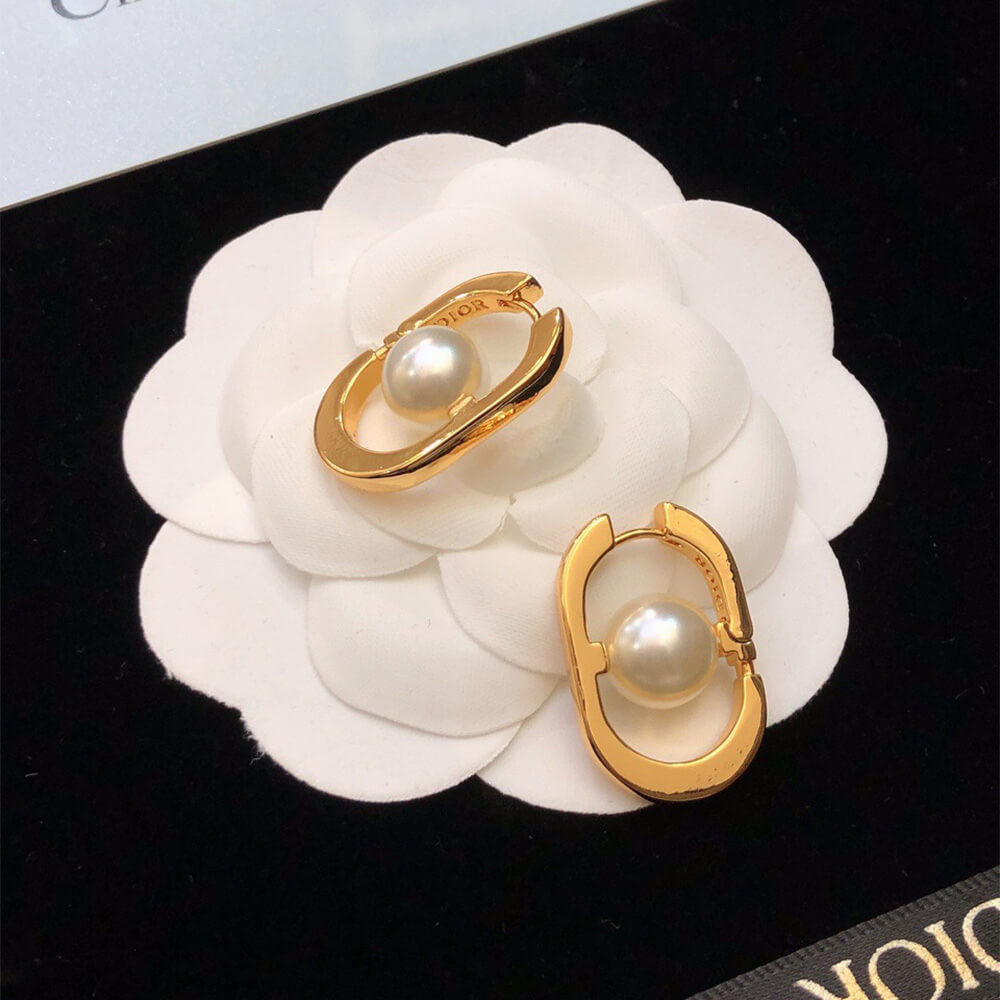 D10r PEARL EARRINGS