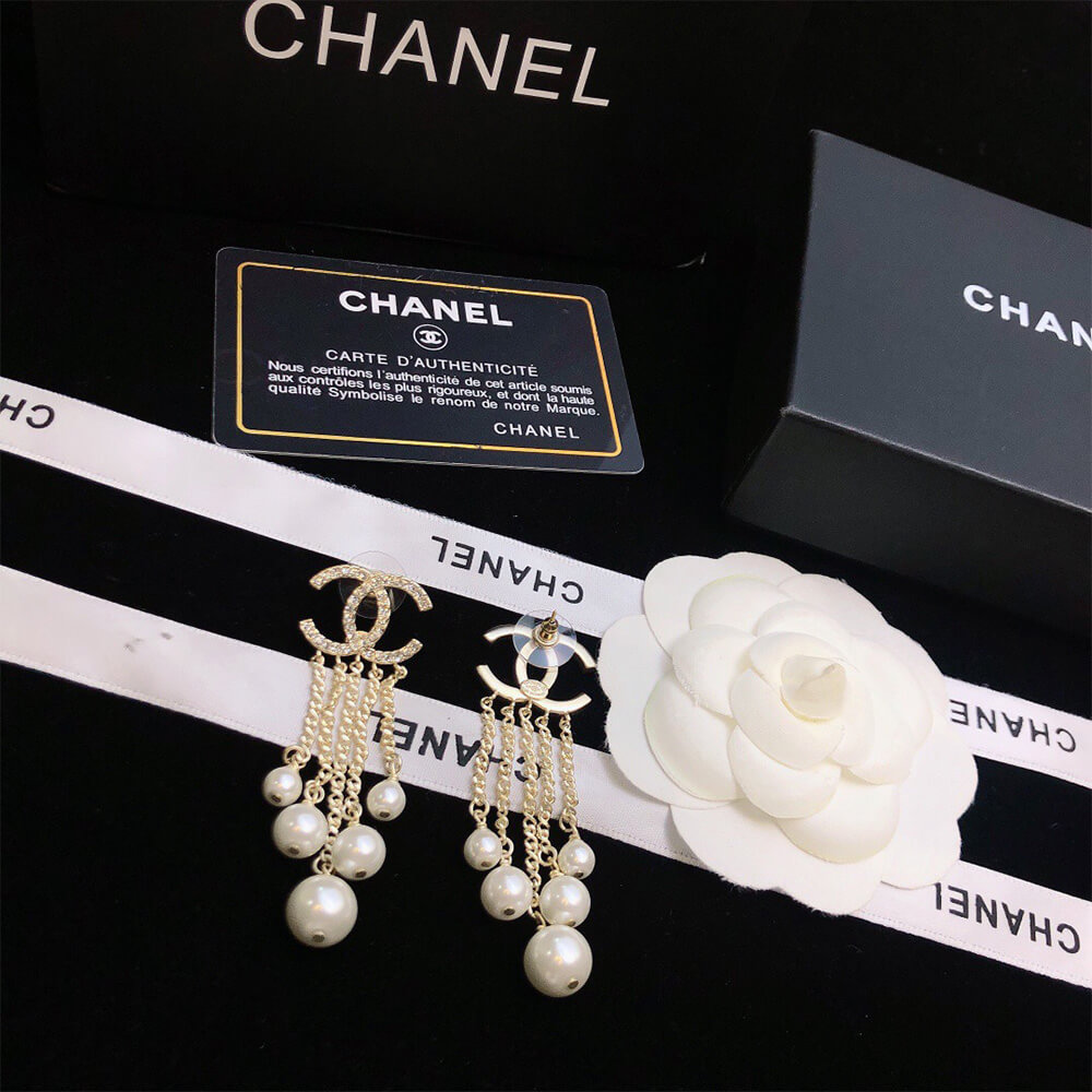 Ch**el PEARL EARRINGS