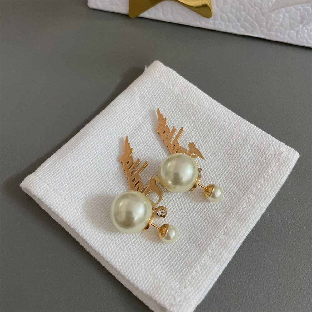 D10r PEARL EARRINGS