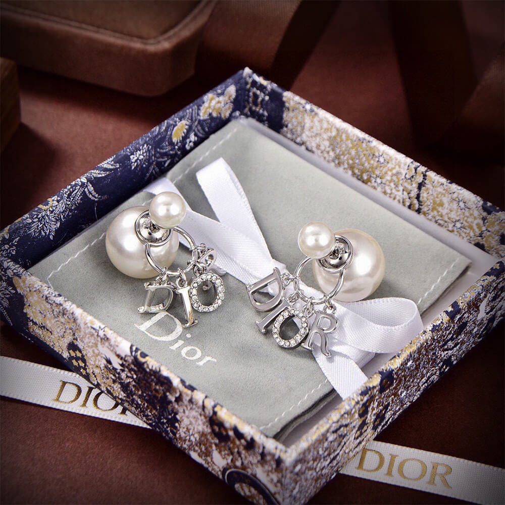 D10r PEARL EARRINGS