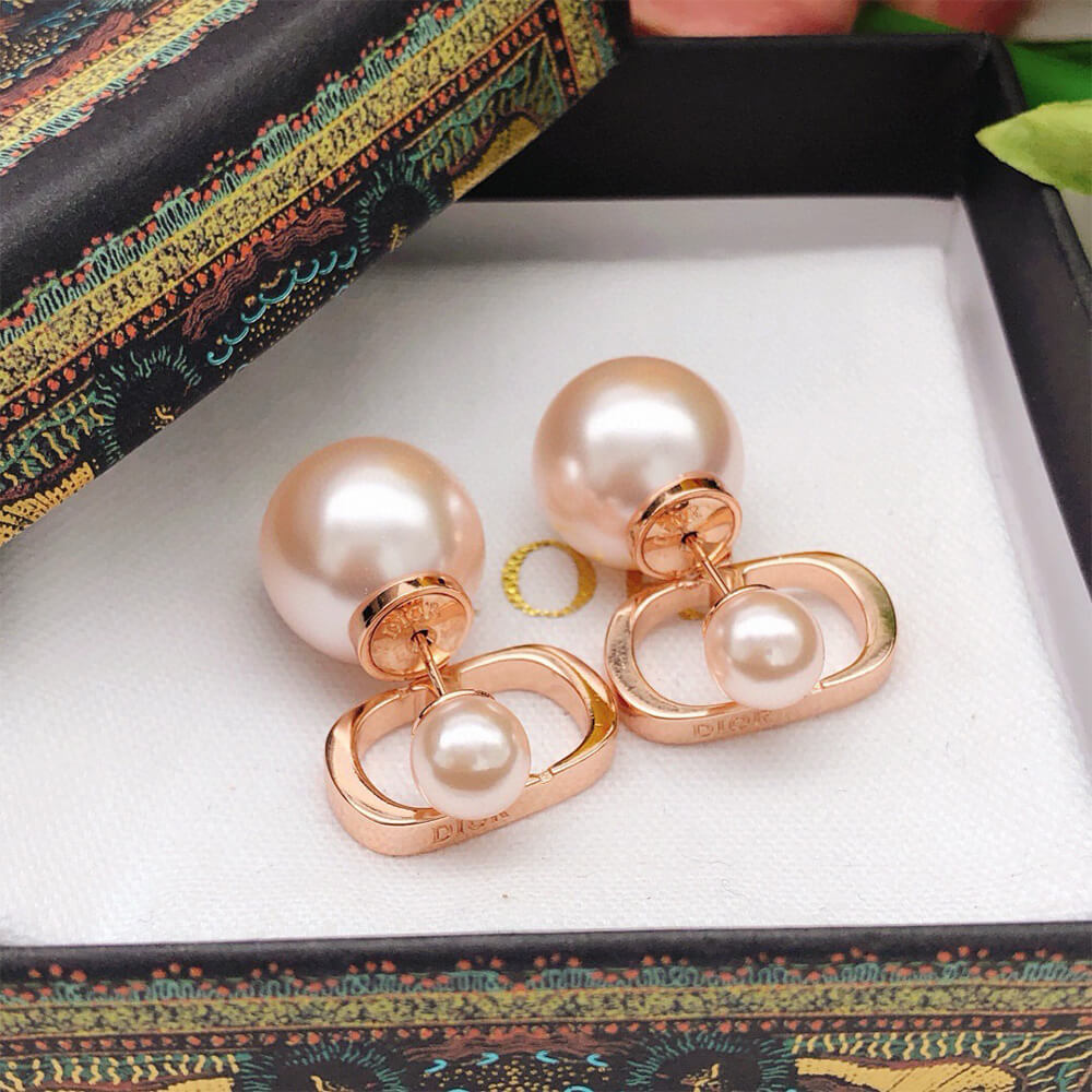 D10r PEARL EARRINGS