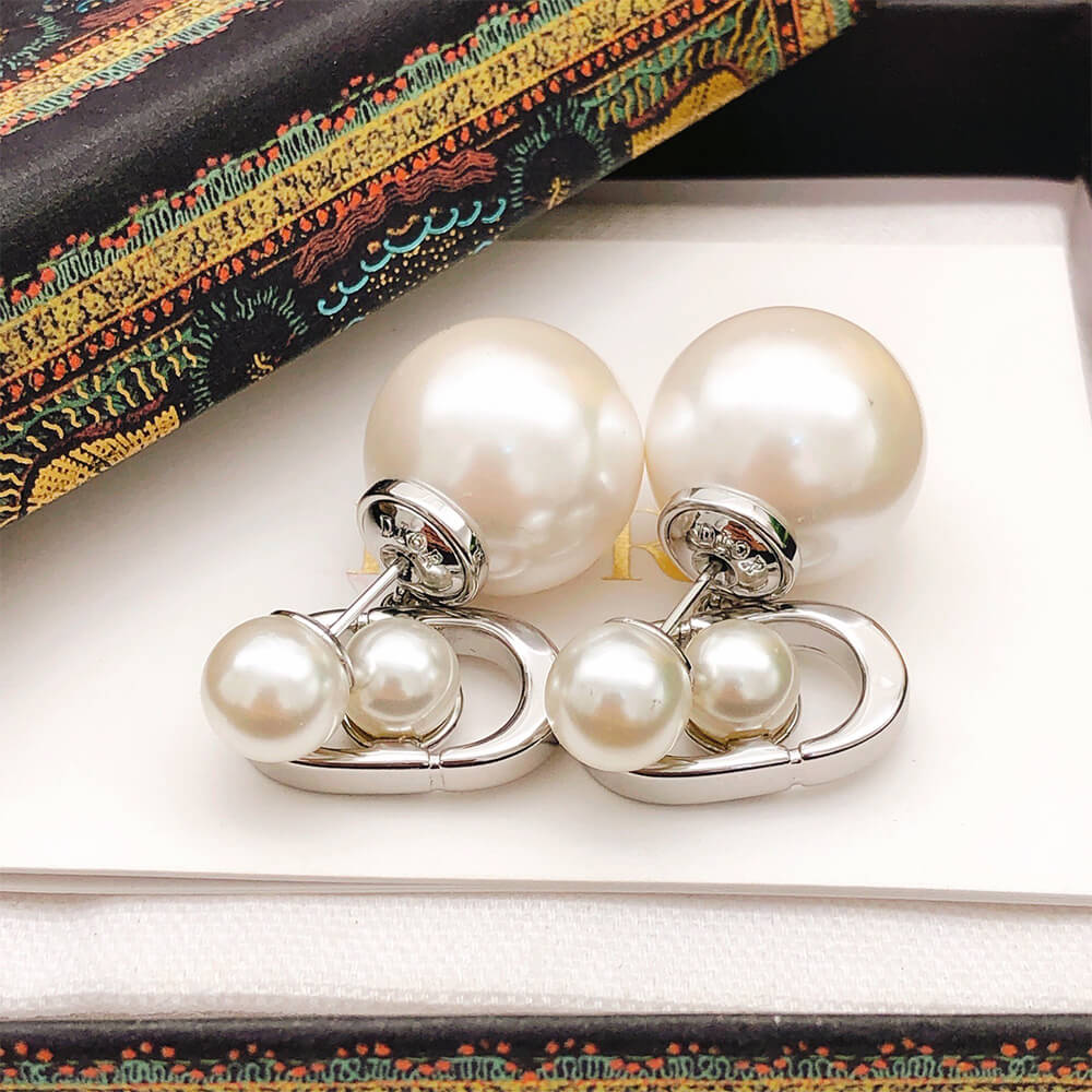 D10r PEARL EARRINGS