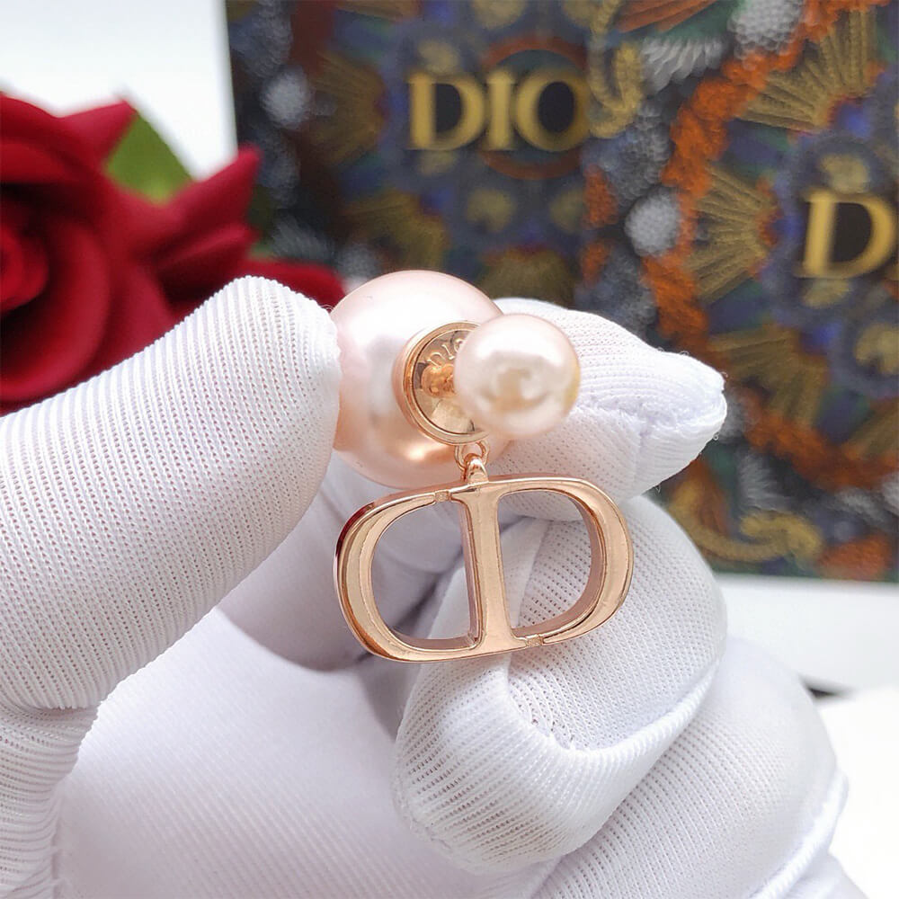 D10r PEARL EARRINGS