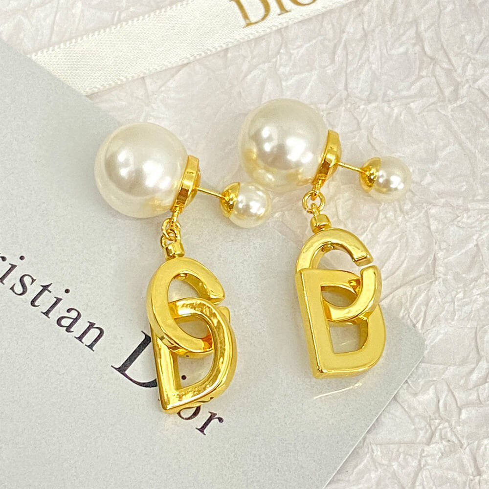 D10r PEARL EARRINGS