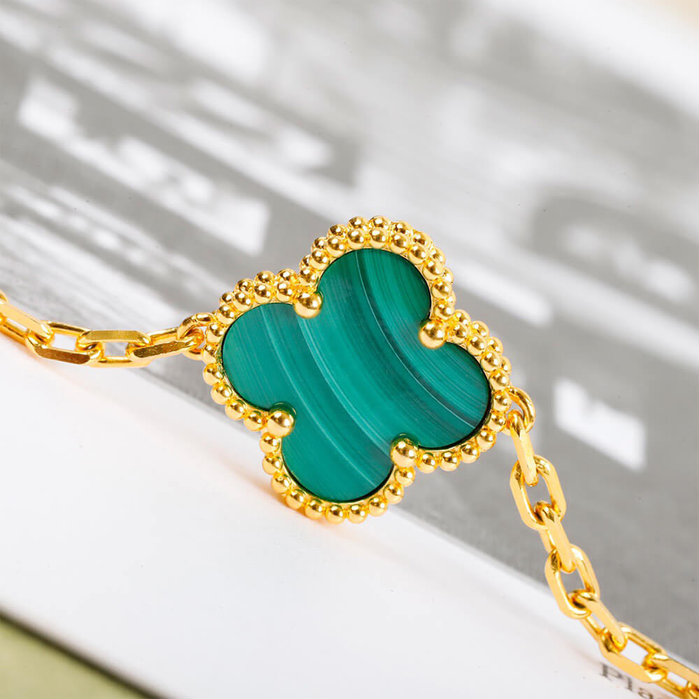 V*n Cl**f & Aepels Vintage Alhambra bracelet, 5 motifs