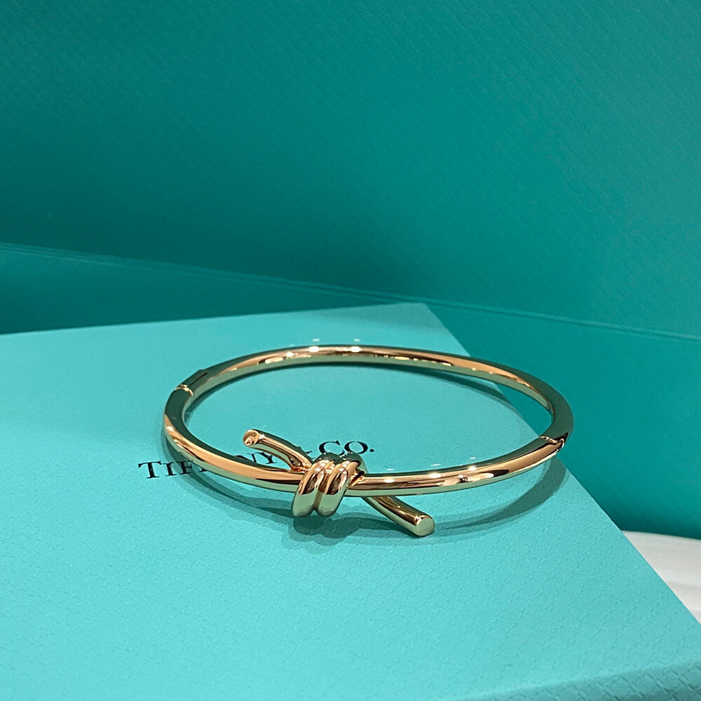 T*f*ny Knot Wire Bangle