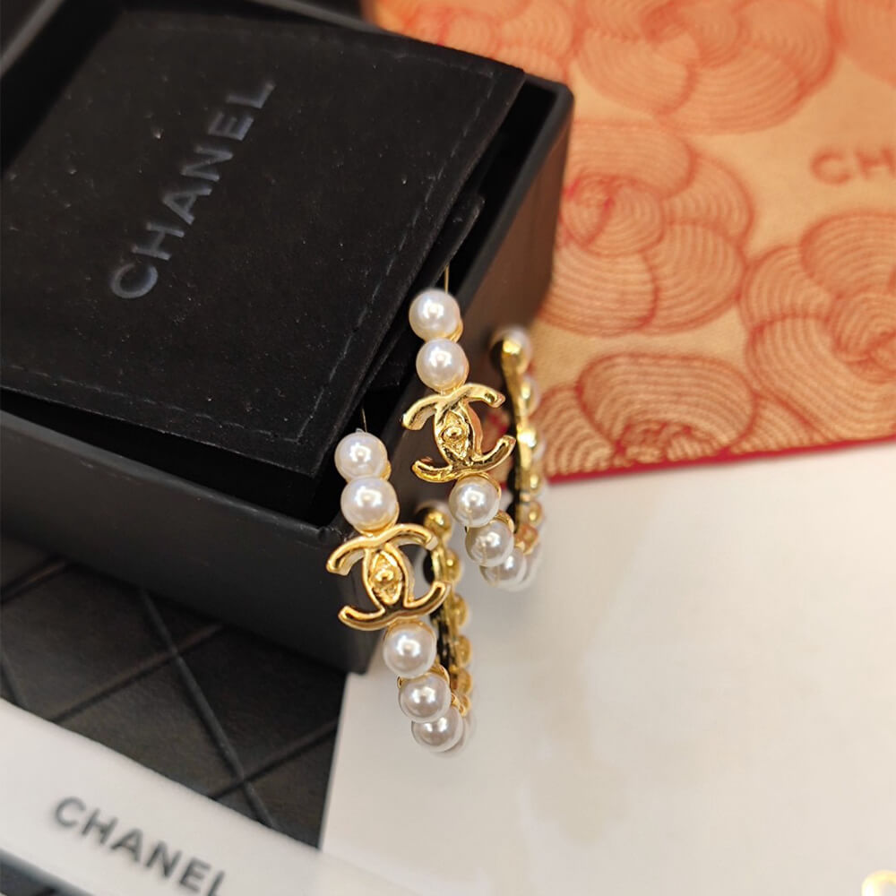 Ch**el PEARL EARRINGS