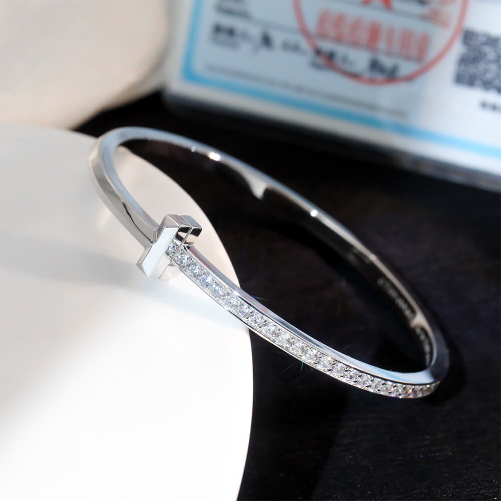 T*f*ny T 1 Narrow D1am0nd Hinged Bangle