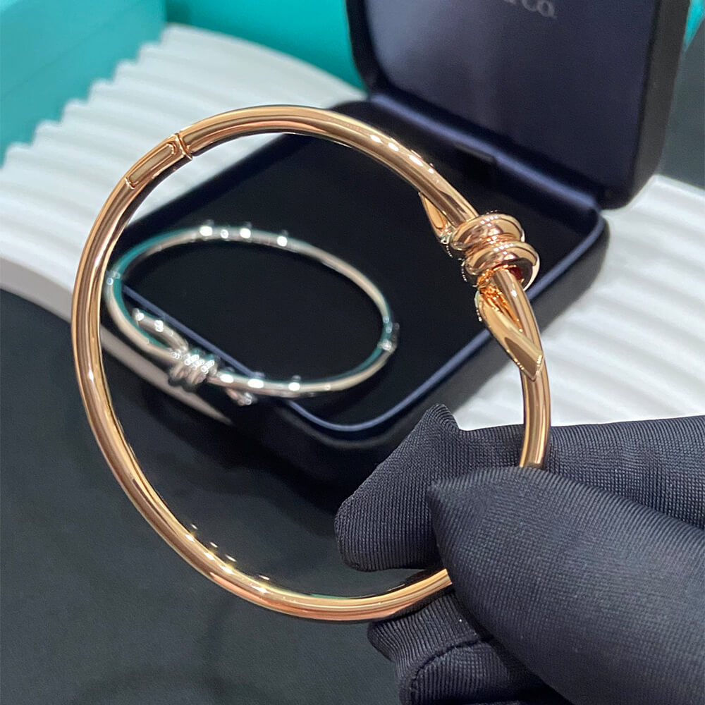 T*f*ny Knot Wire Bangle