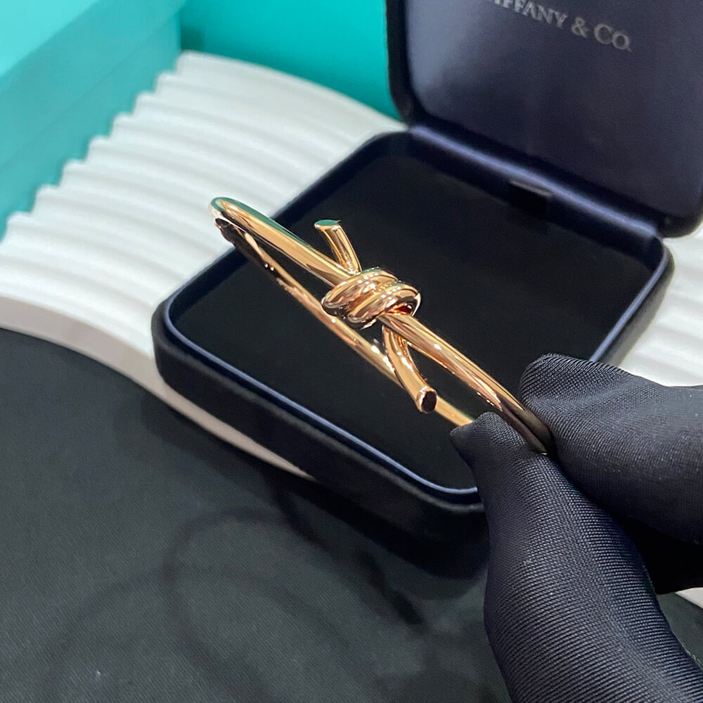 T*f*ny Knot Wire Bangle