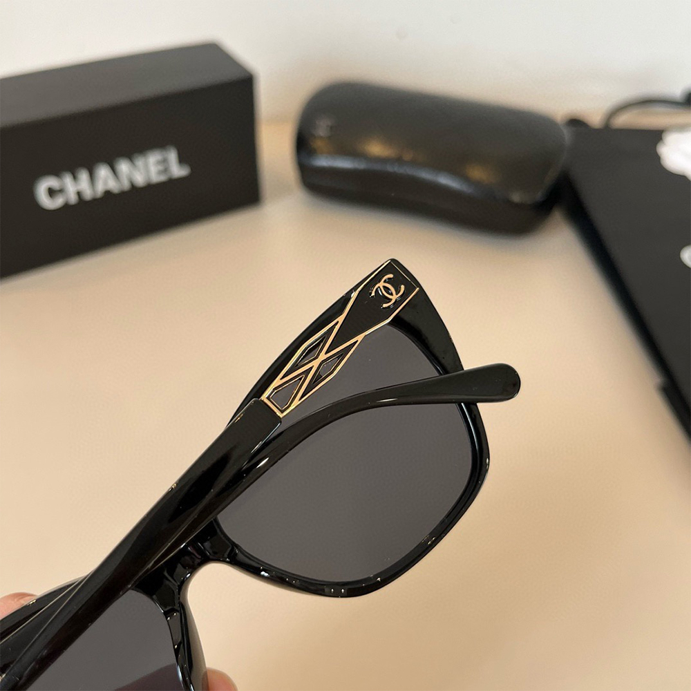 Ch**el SUNGLASSES