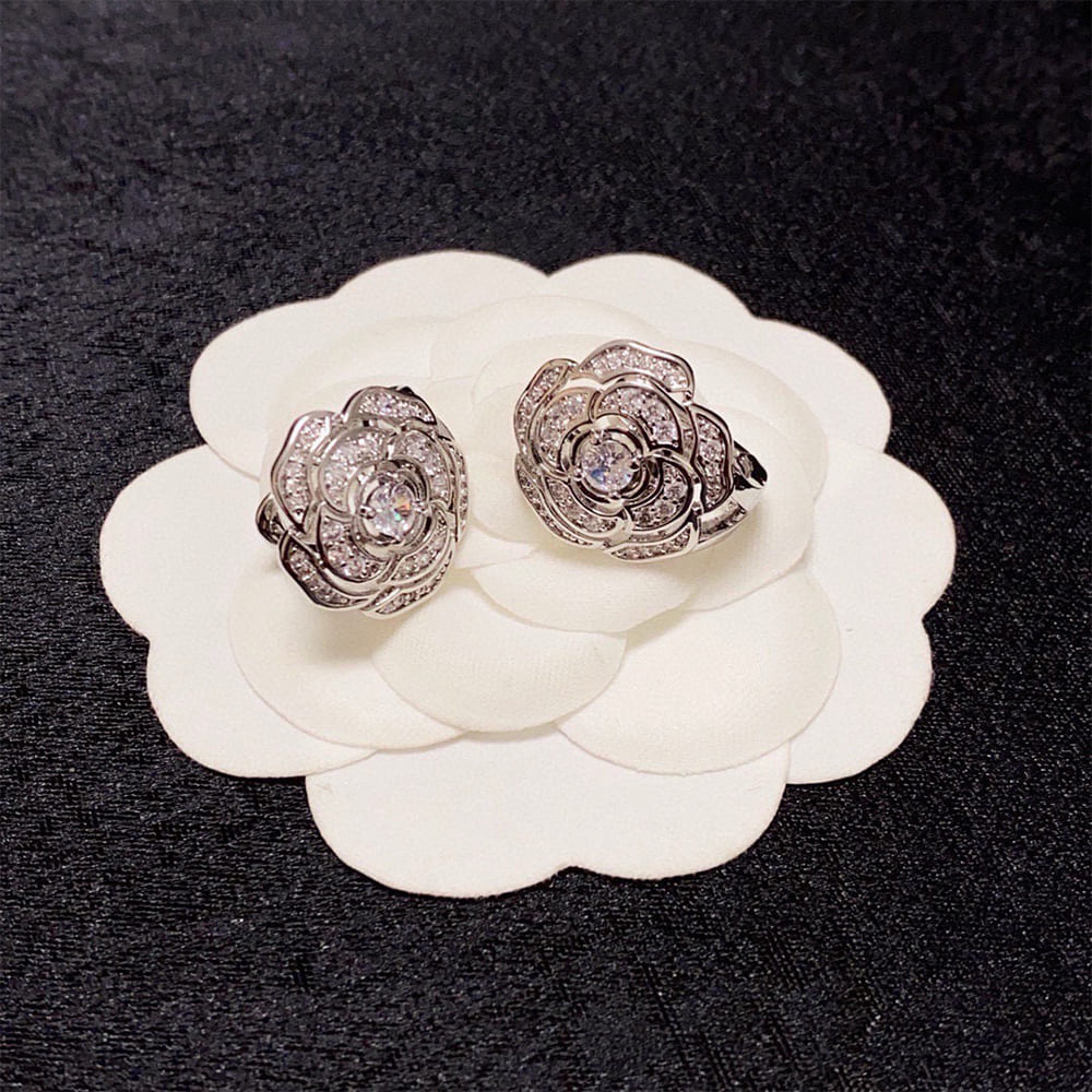 Ch**el BOUTON DE CAM??LIA EARRINGS