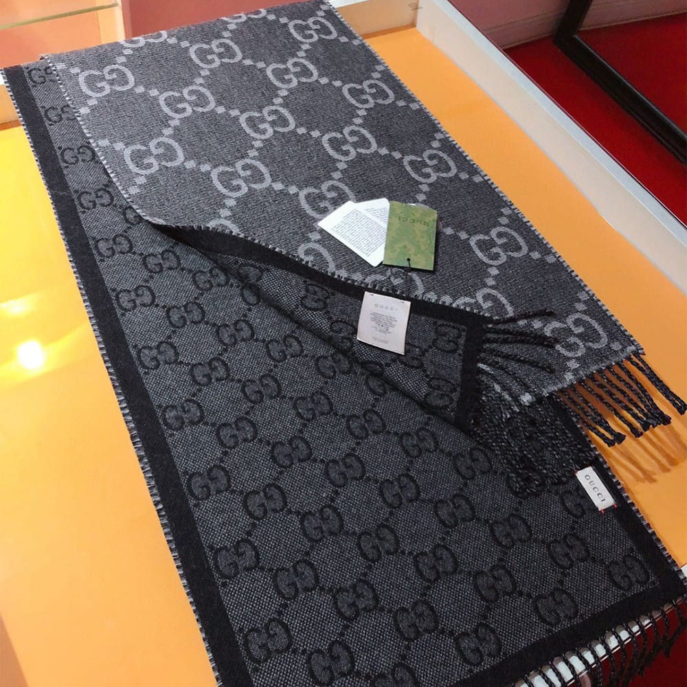 Gv*cl GG jacquard tassel knit scarf