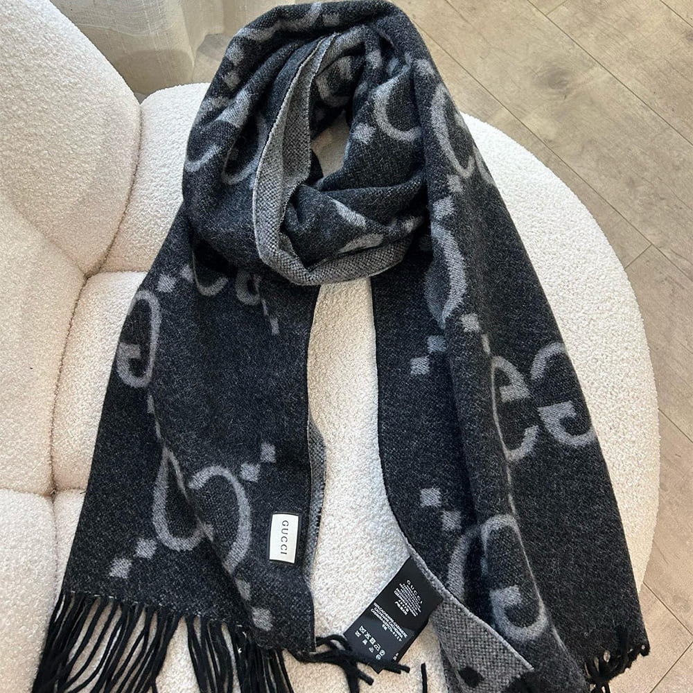 Gvc*1 GG wool jacquard scarf