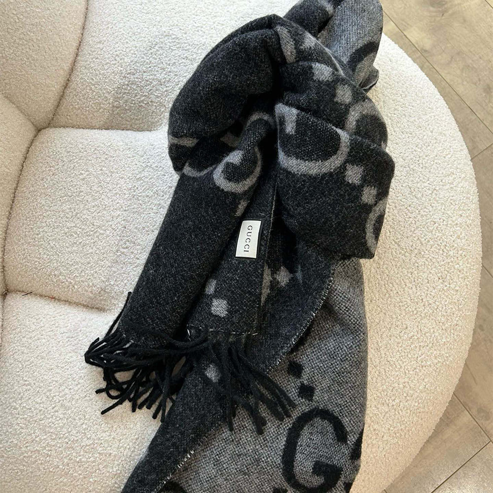 Gvc*1 GG wool jacquard scarf