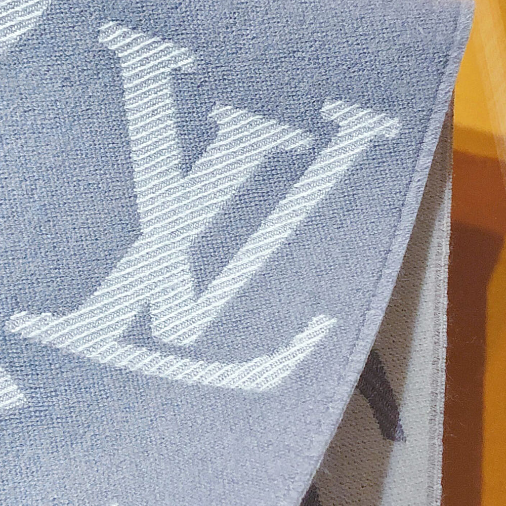 LV ESSENTIAL Scarf