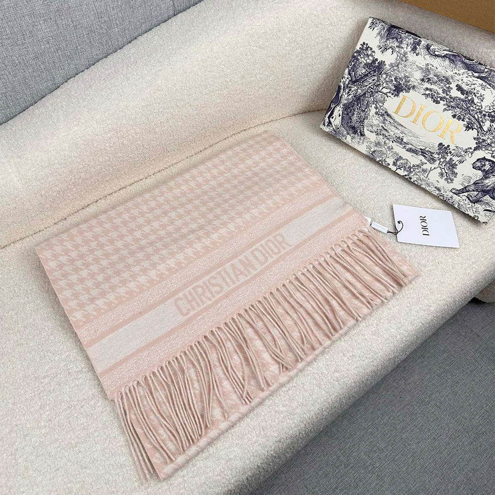 D10r Knit Scarves