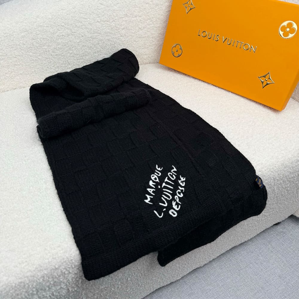LV Damier Snug Scarf