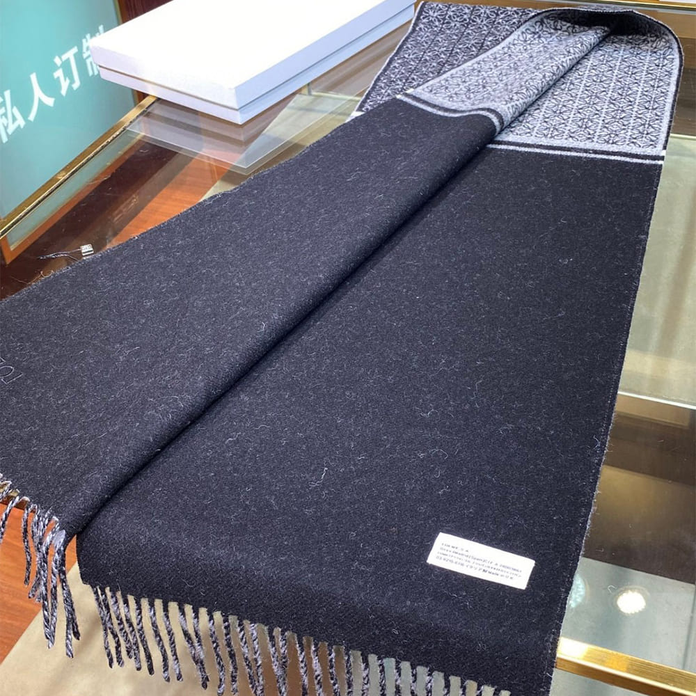 L0ew* Scarf in wool and cashmere