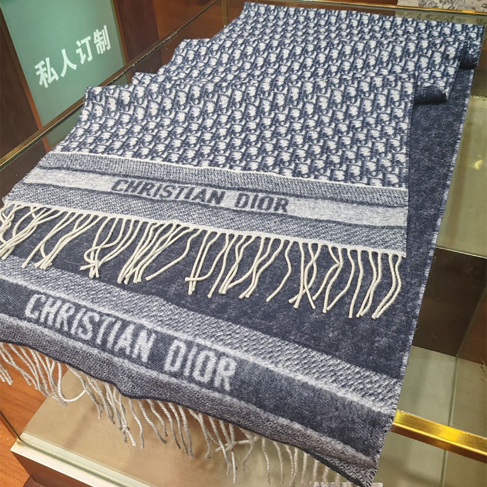 D10r Printed scarf