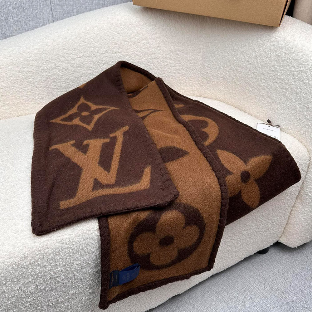 LV sweet dream Scarf