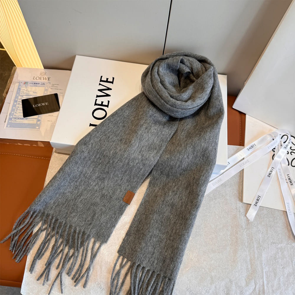 L0ew* Scarf in cashmere
