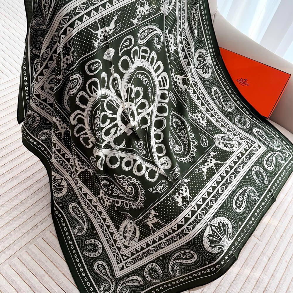 H**me5 Cheval de Coeur Bandana shawl 140