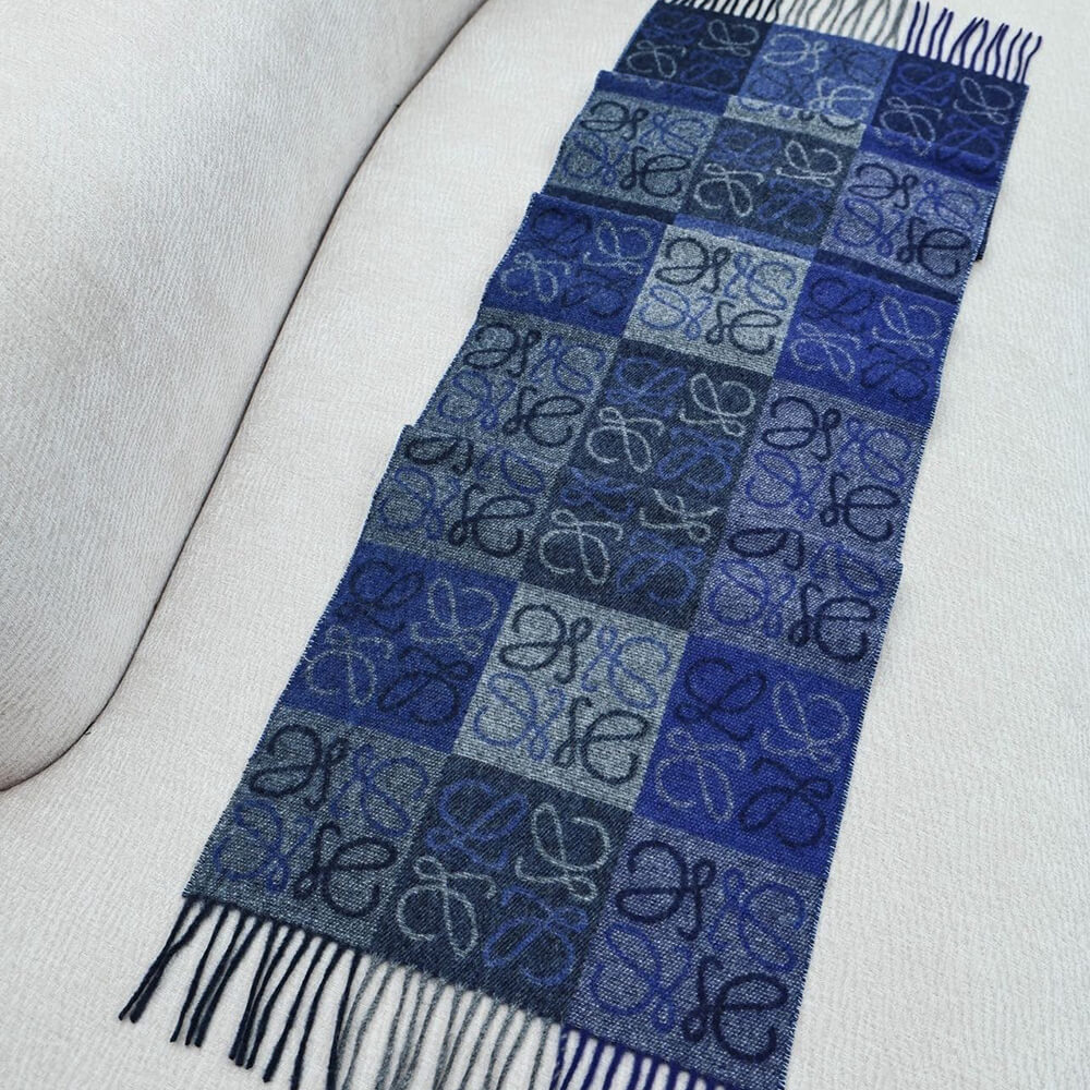 L0ew* Scarf in wool and cashmere