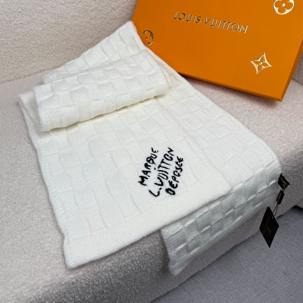LV Damier Snug Scarf