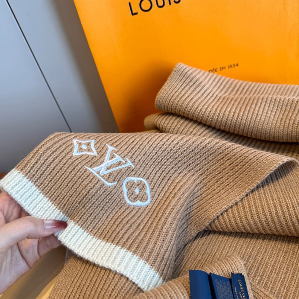 LV Headline Scarf