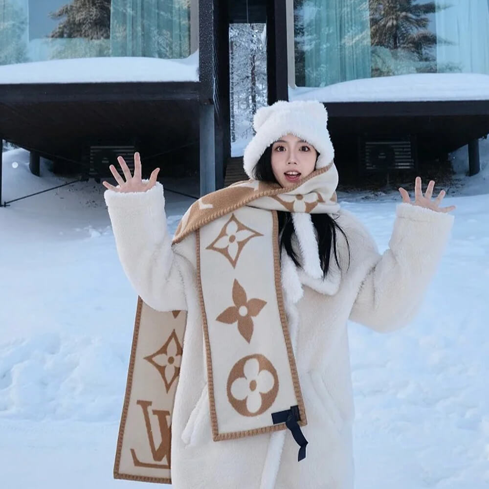 LV sweet dream Scarf