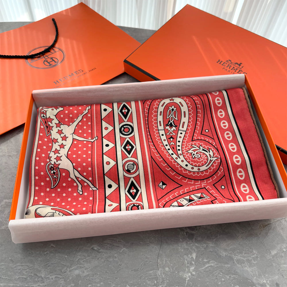 H**me5 Cheval de Coeur Bandana shawl 140