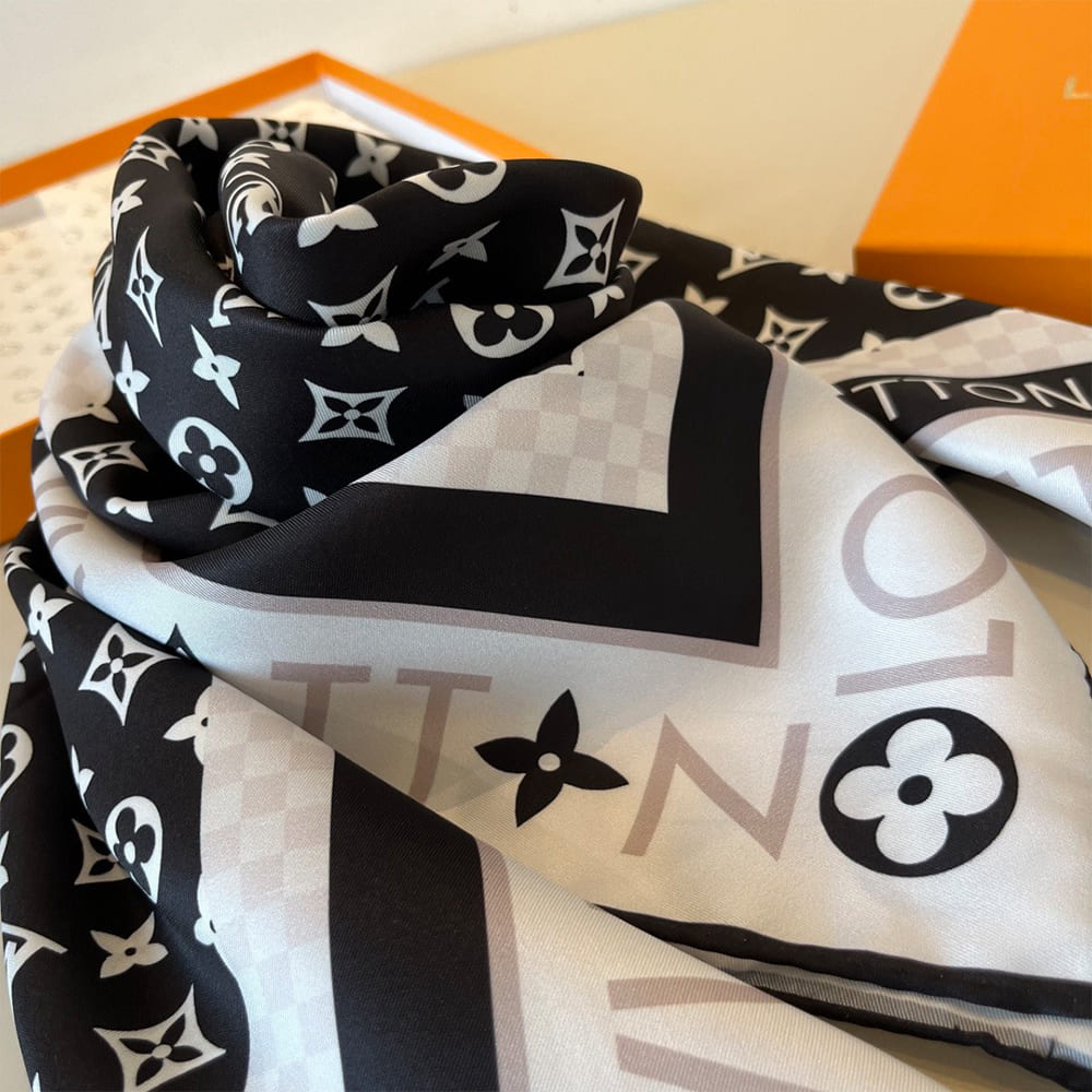 LV Monogram Infinity Square 90