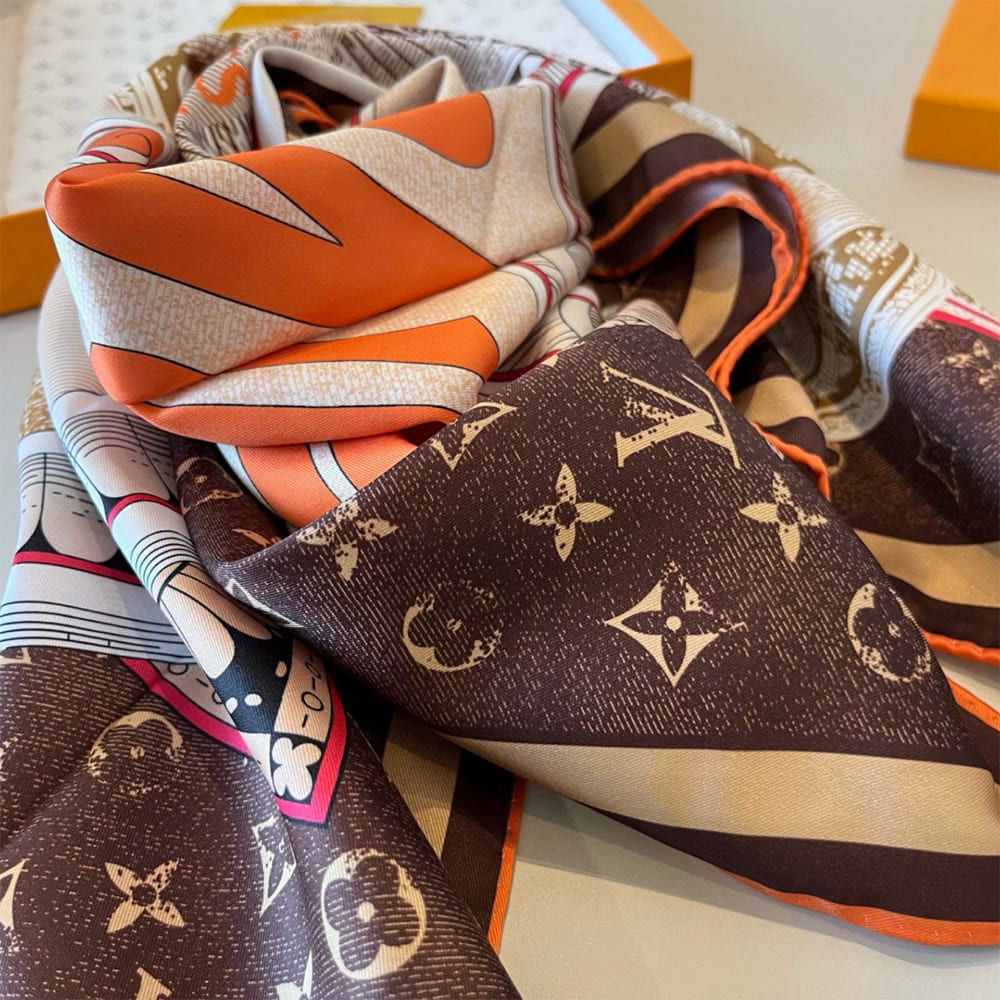 LV Malles Merveilleuses Square 90