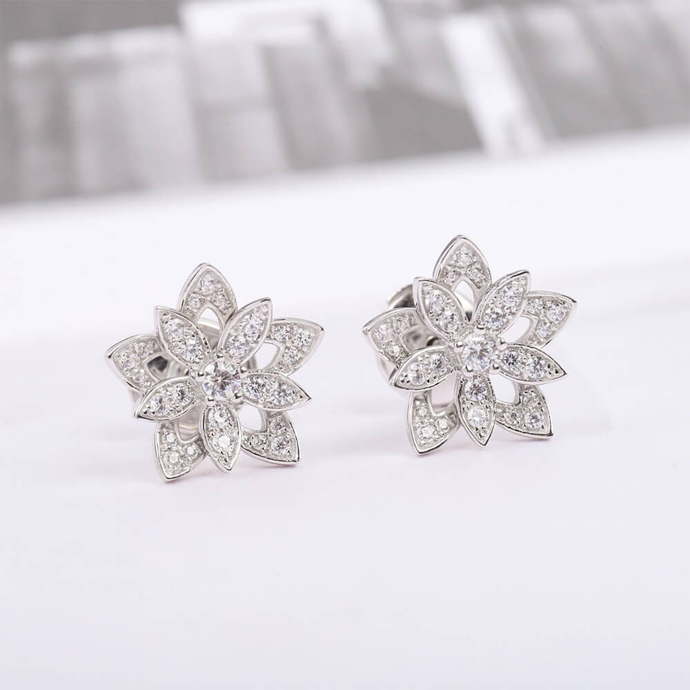 VCA Lotus openwork earrings Earrings