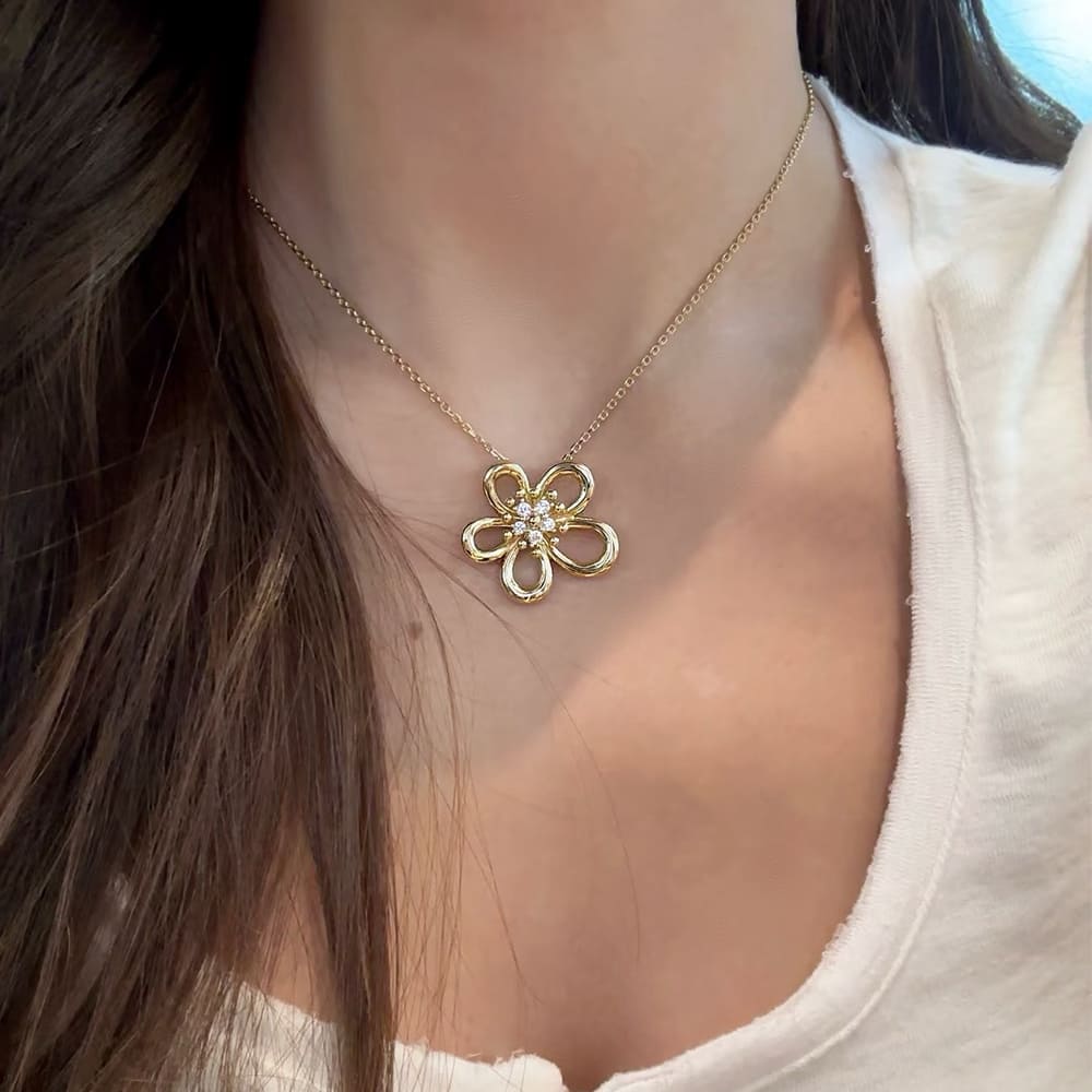 VCA Flowerlace necklace