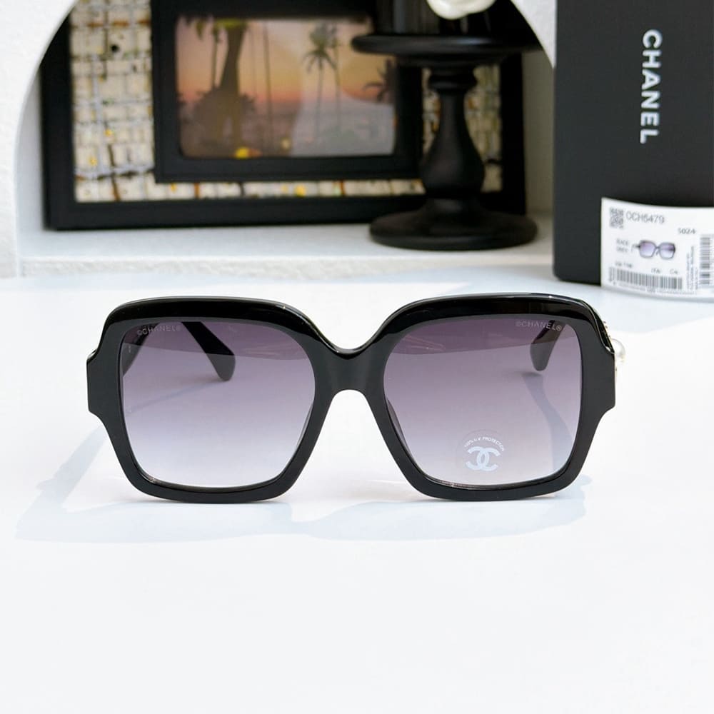 Ch**el Square Sunglasses