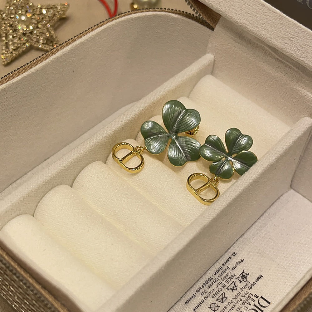 D10r clover earrings