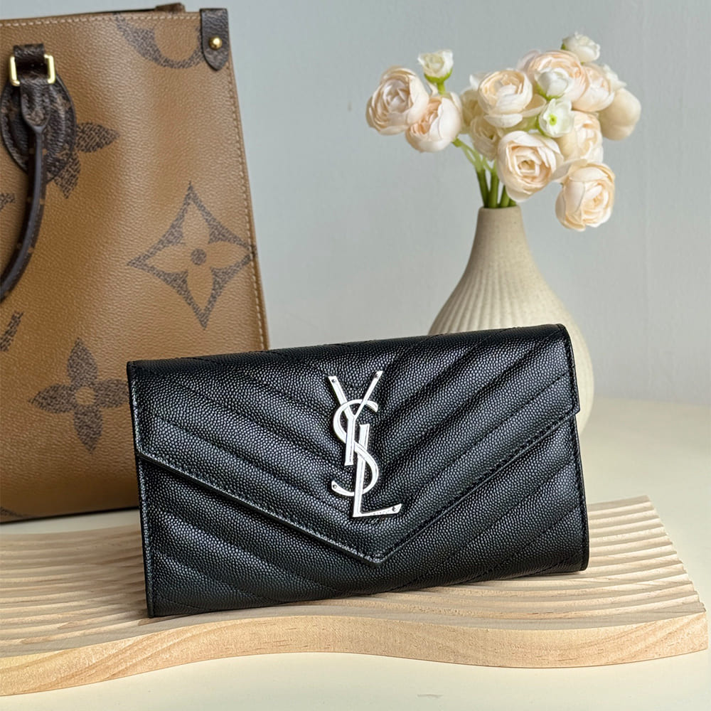 CASSANDRE MATELASS?? LARGE FLAP WALLET IN GRAIN DE POUDRE LEATHER(HIGH-END GRADE)