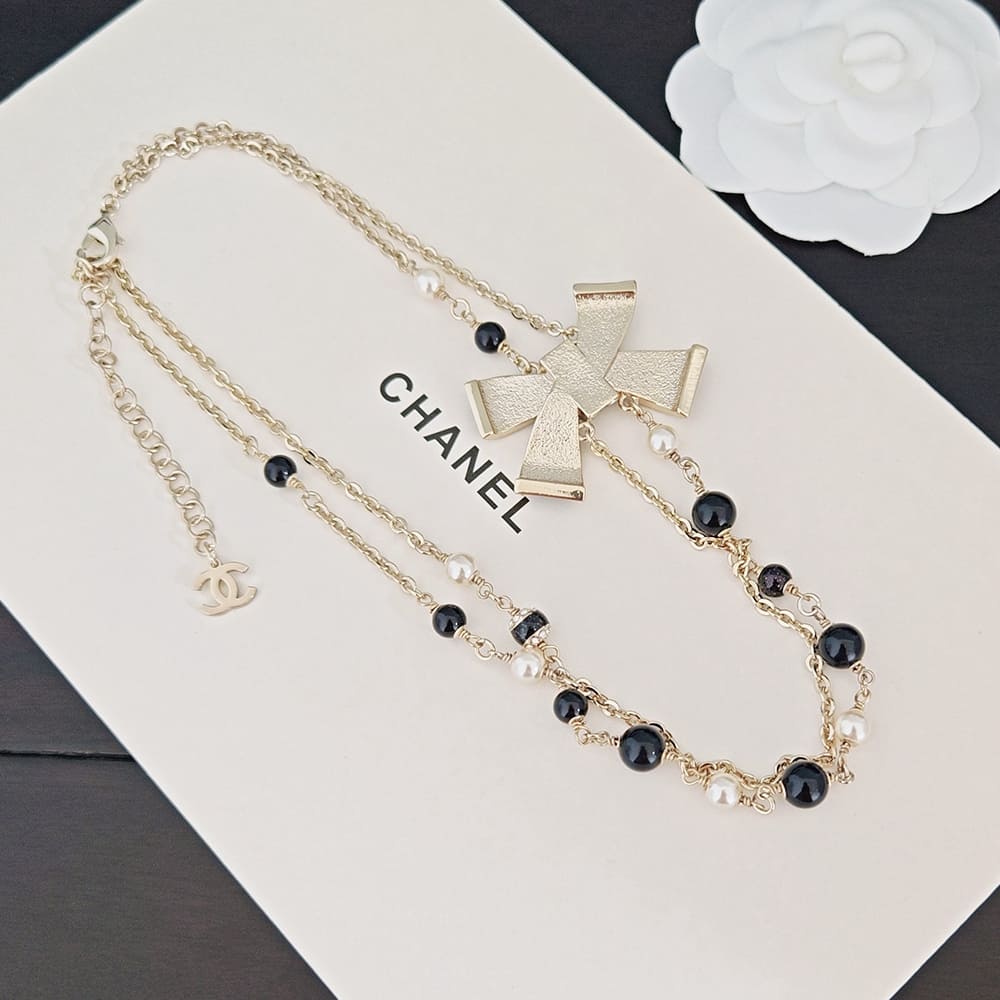 Ch**el necklace