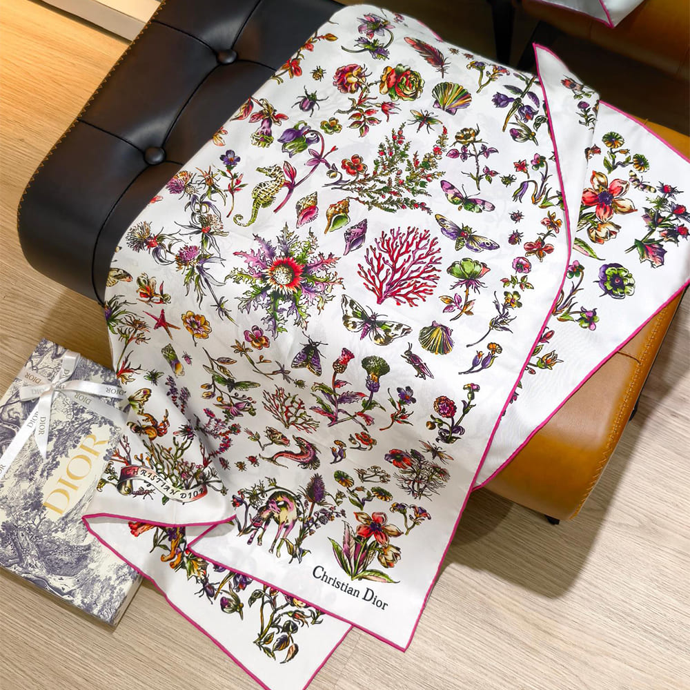 D10r printed square scarf 90