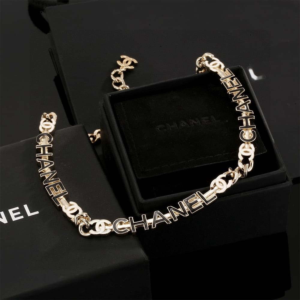 Ch**el necklace