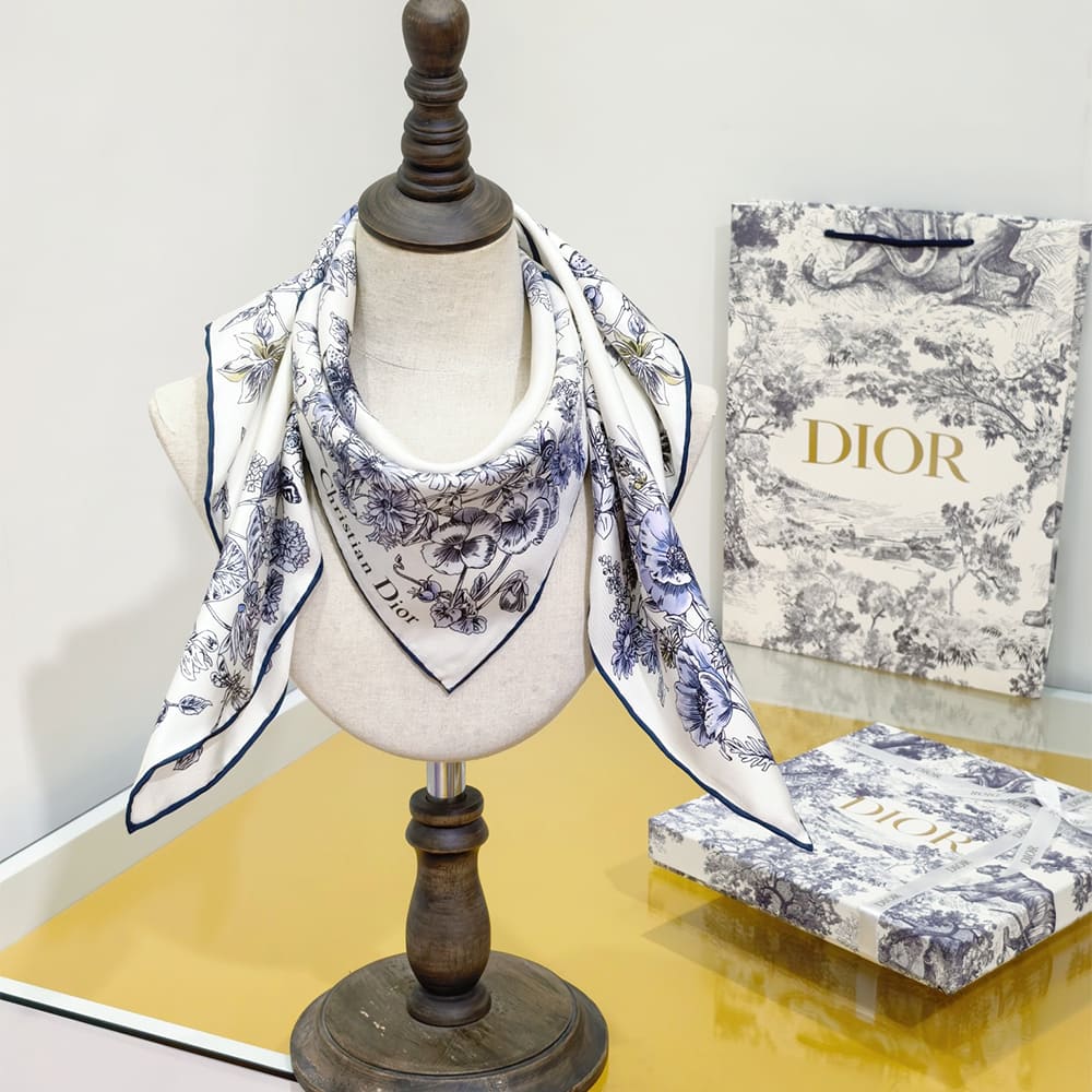 D10r printed 90 square scarf