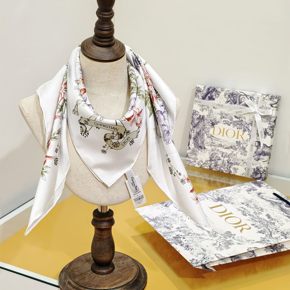 D10r D-Floral 90 square scarf