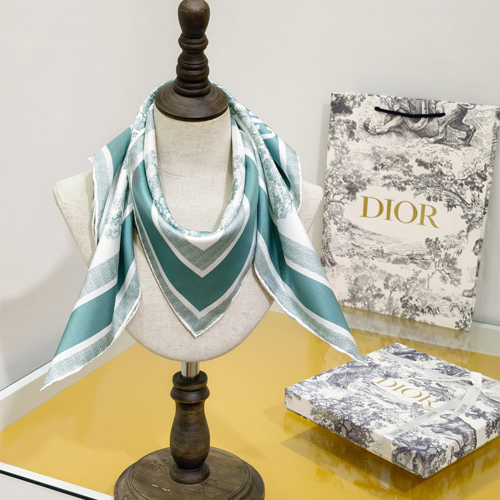D10r Toile de Jouy Sauvage 90 Square Scarf