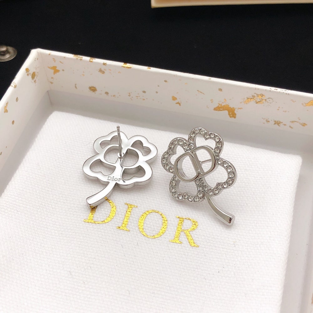 D10r CD Shiny Clover Earrings