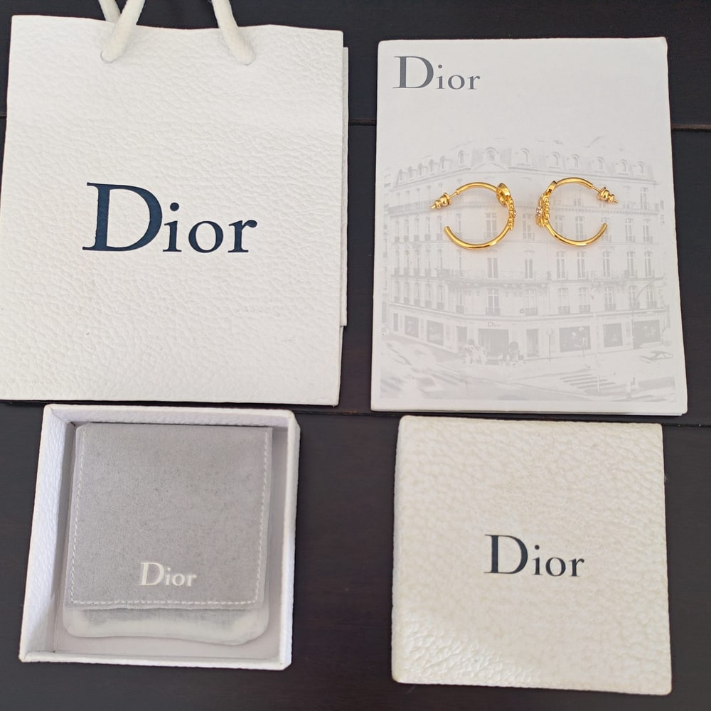 D10r CD Multi Flowers Hoop Earrings