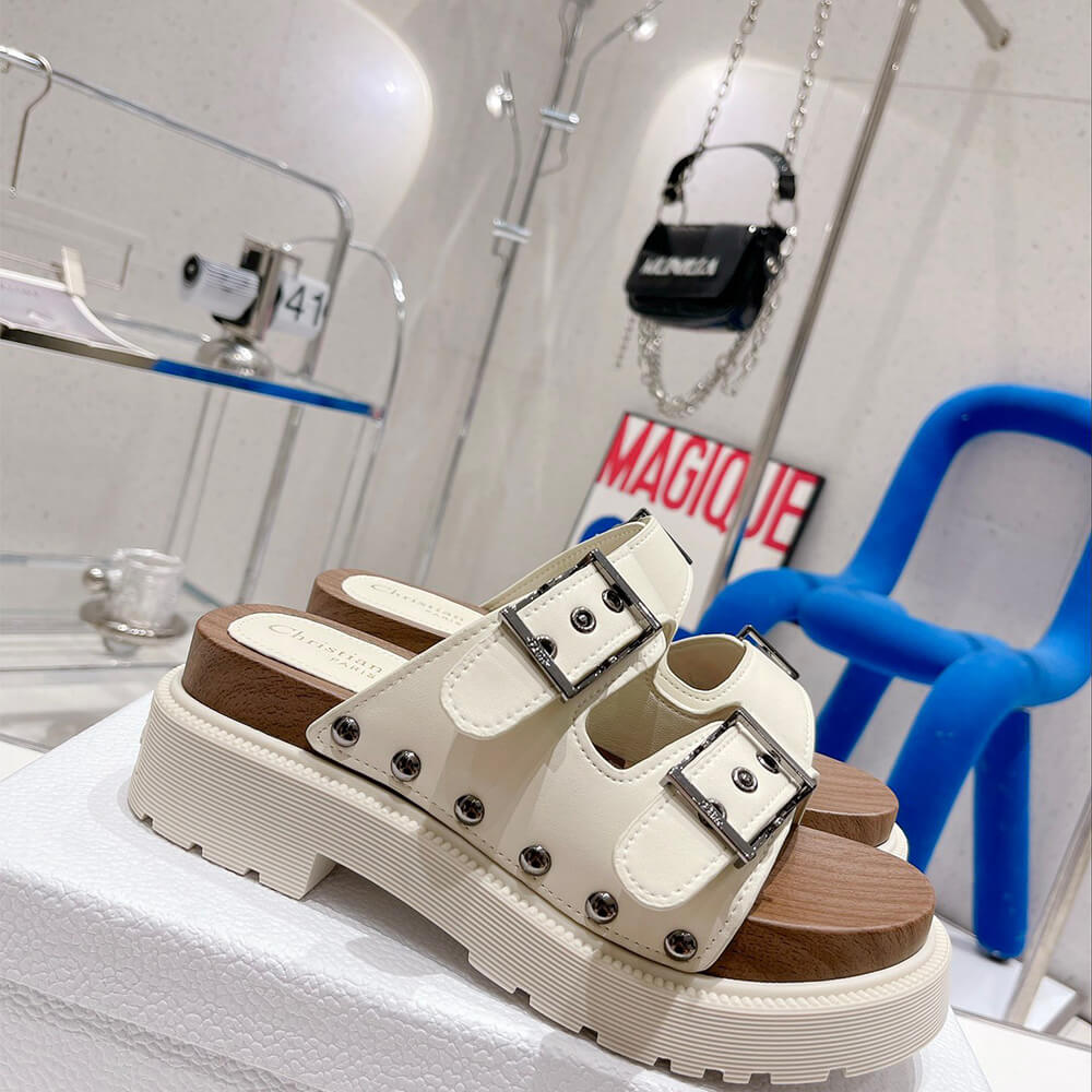 D10rQUAKE STRAP SANDAL